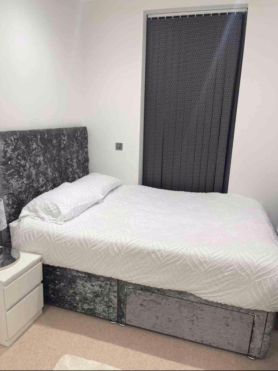 Luxury Top Floor Penthouse Apartment Near Heathrow 런던 외부 사진