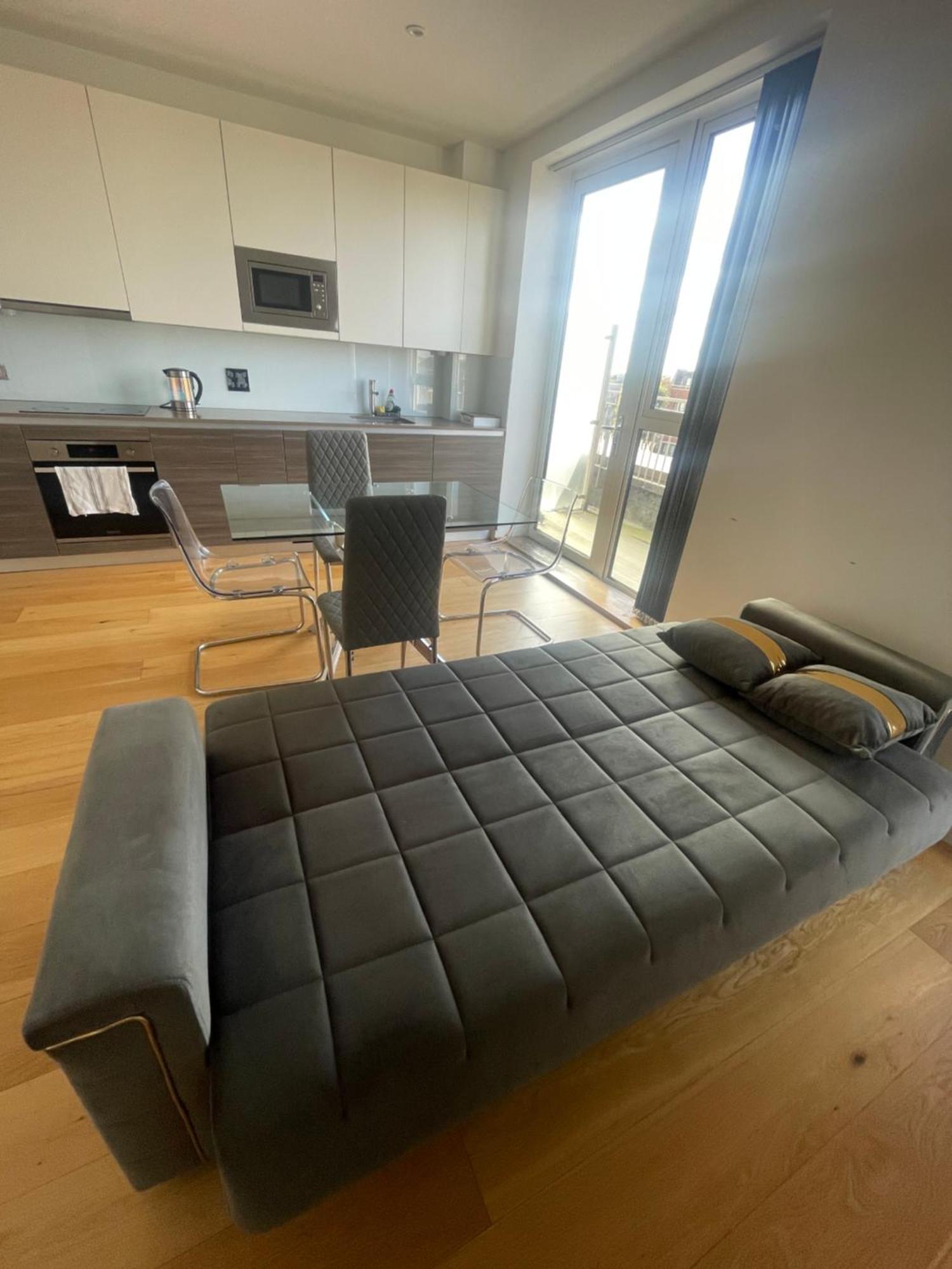 Luxury Top Floor Penthouse Apartment Near Heathrow 런던 외부 사진
